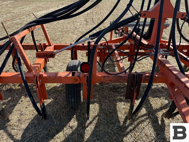 2008-custom-22.5'-air-seeder-image-26