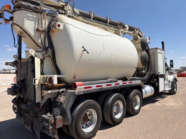 2020-peterbilt-567-image-10