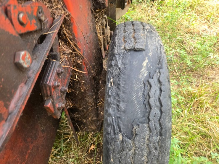hesston-5540-image-30