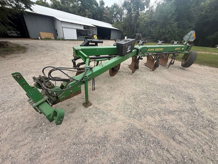 john-deere-2810-image-13