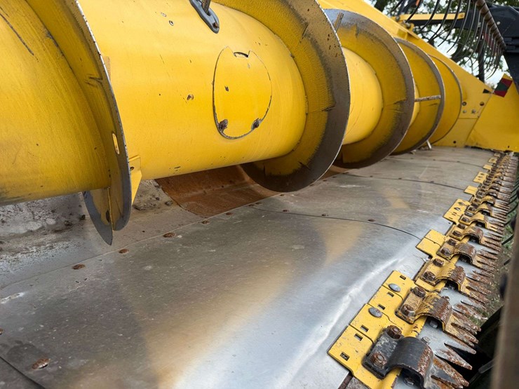 new-holland-73c-image-12