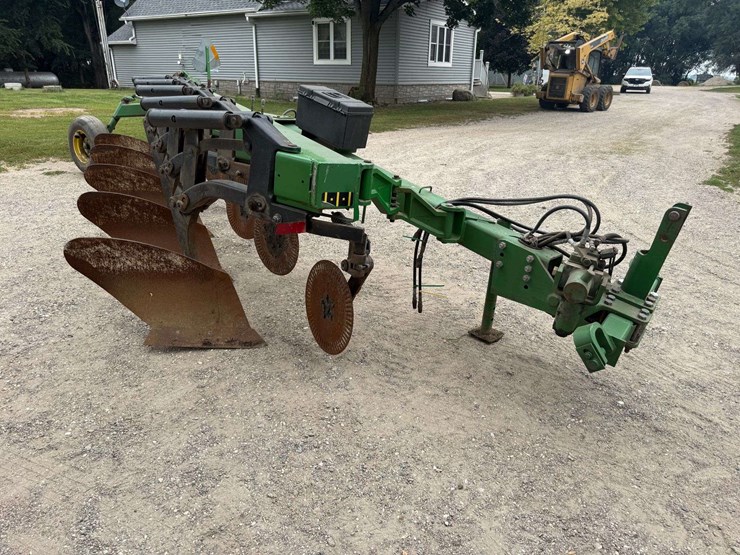 john-deere-2810-image-2