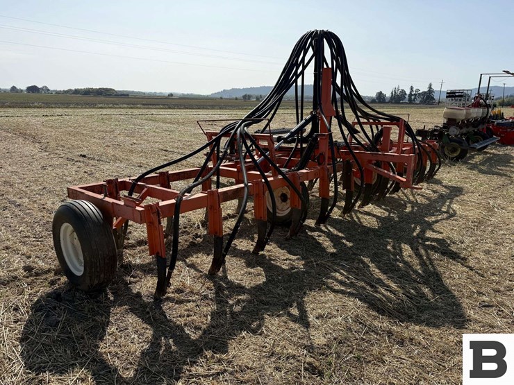2008-custom-22.5'-air-seeder-image-4