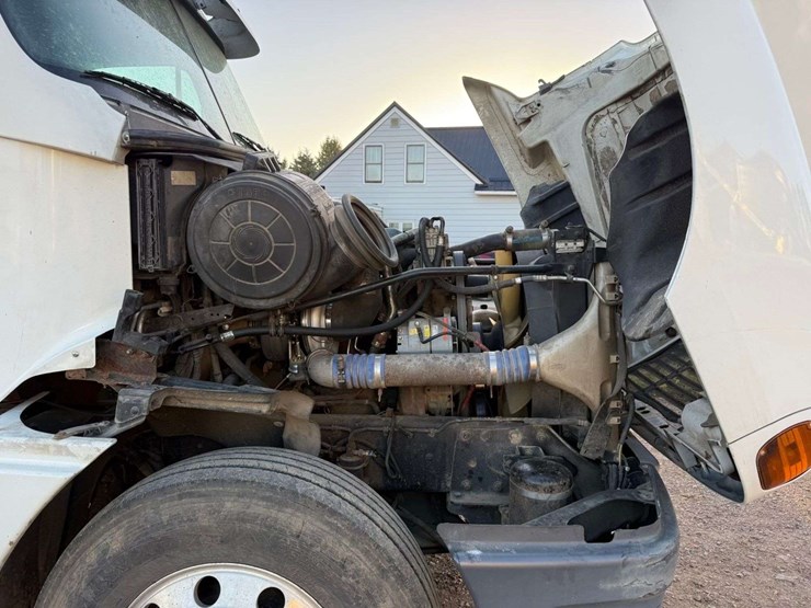 2005-freightliner-century-120-image-16
