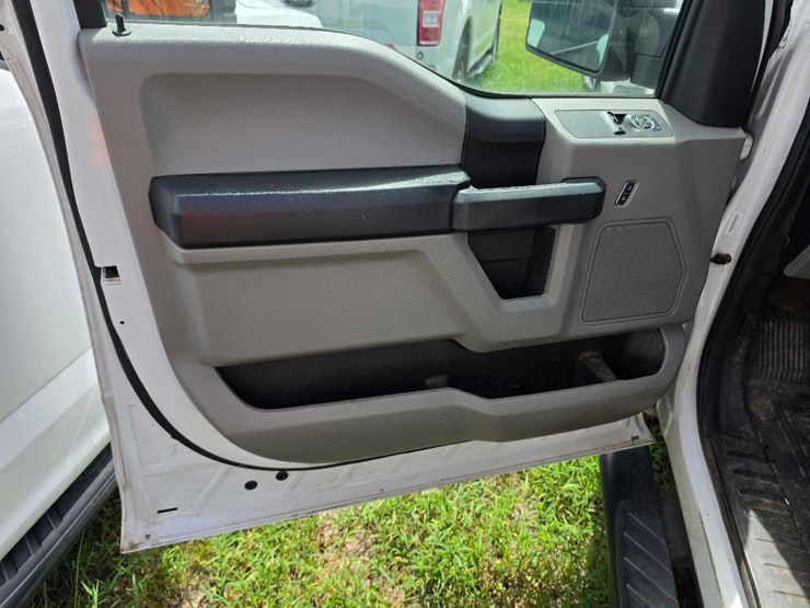 2019-ford-f150-xl-image-10