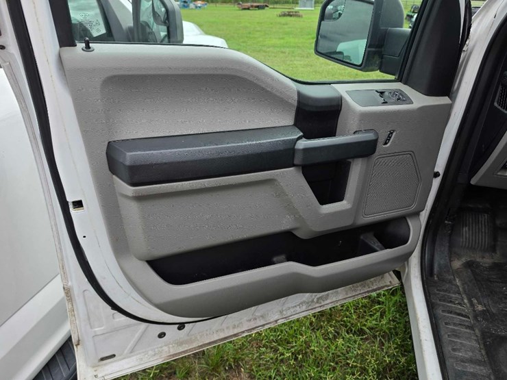 2018-ford-f150-xl-image-12