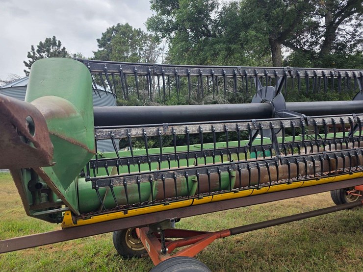 john-deere-220-image-19