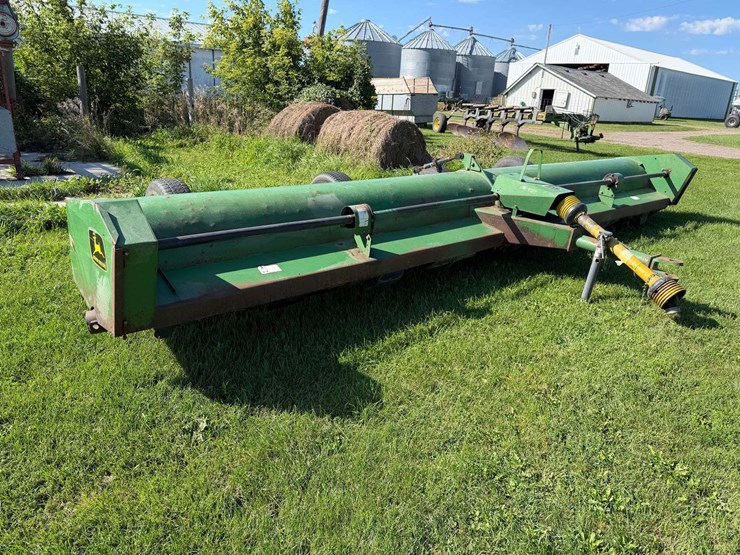 john-deere-120-image-1