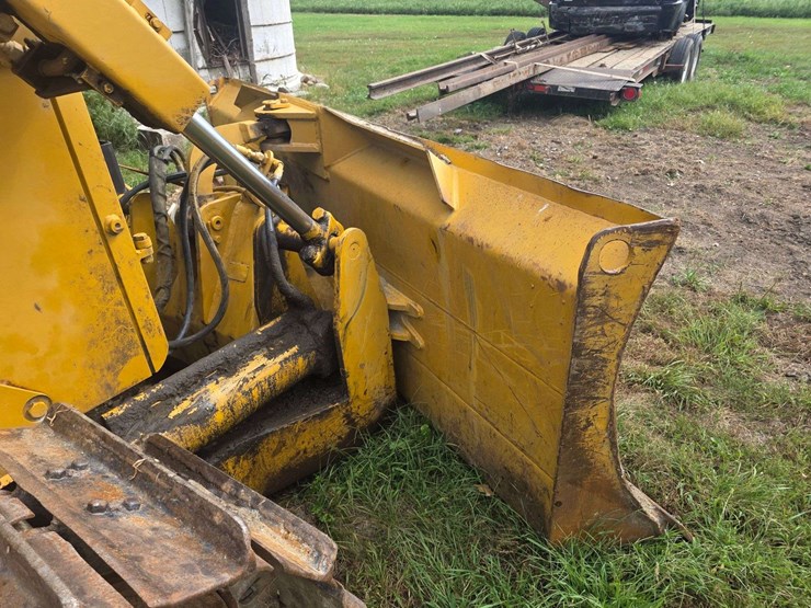 deere-750b-lt-image-24