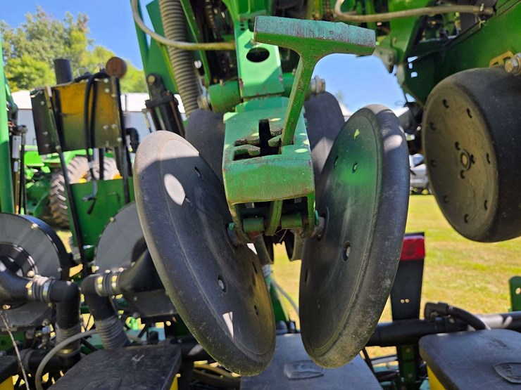 john-deere-1720-image-21
