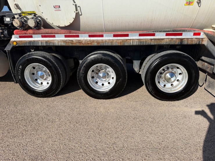 2024-kenworth-t880-image-14
