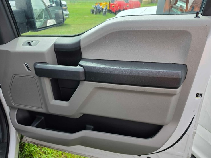 2018-ford-f150-xl-image-9