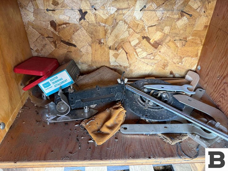 wood-router-table-w/-router-image-5