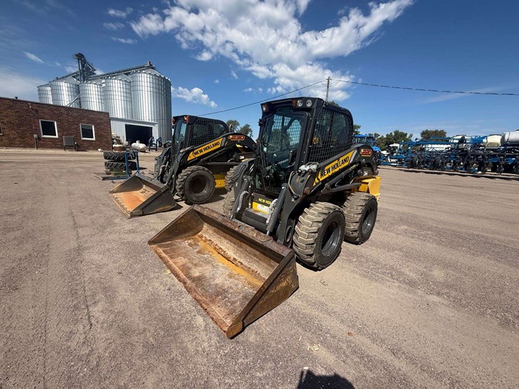 new-holland-l220-image-3