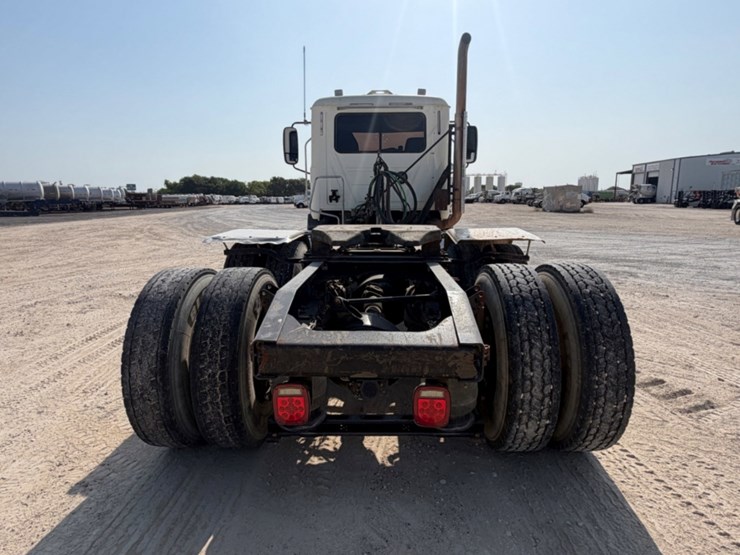 2015-mack-cxu613-day-cab-image-6