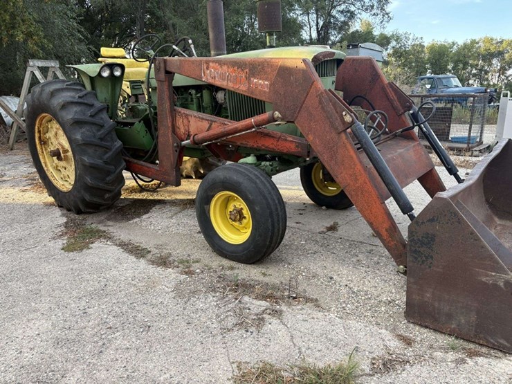 john-deere-4010-image-2