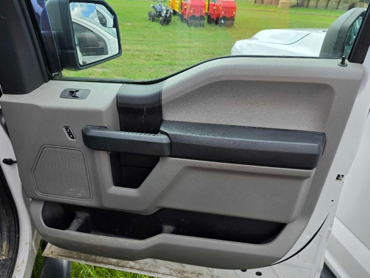 2018-ford-f150-xl-image-11
