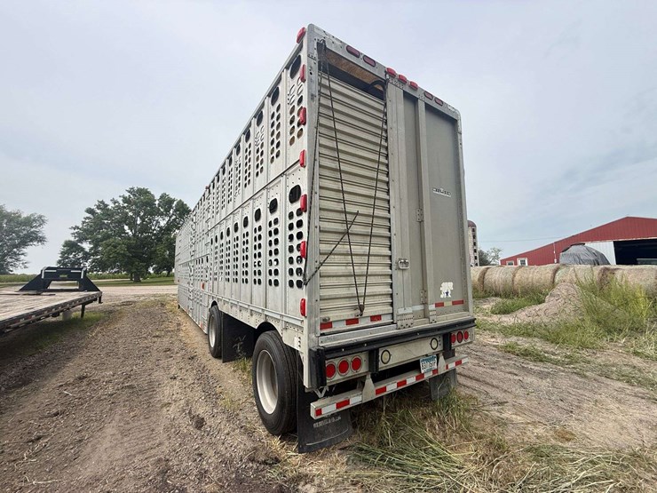 2003-wilson-livestock-trailer-image-13