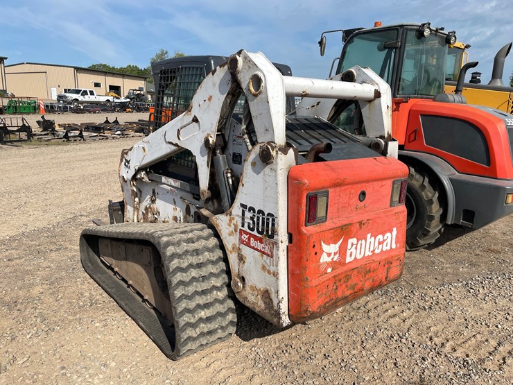 2003-bobcat-t300-image-4