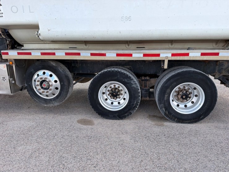 2015-peterbilt-367-image-9