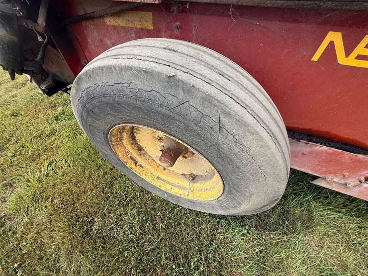 new-holland-155-image-24