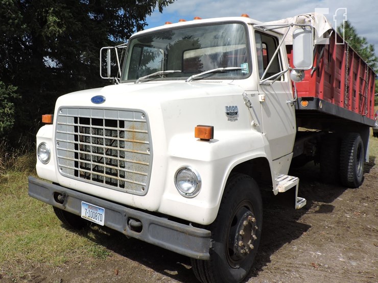 1985-ford-700-image-3
