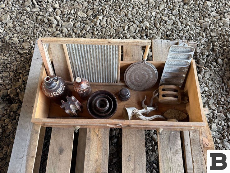 drawer-of-assorted-antiques-&-collectibles-image-1