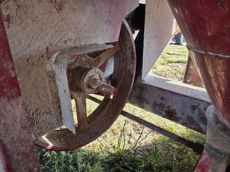 new-holland-355-image-30