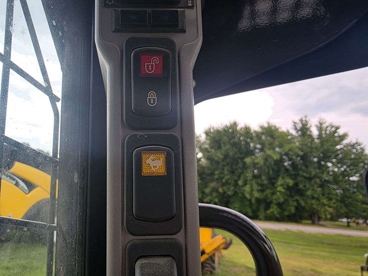 new-holland-c232-image-47