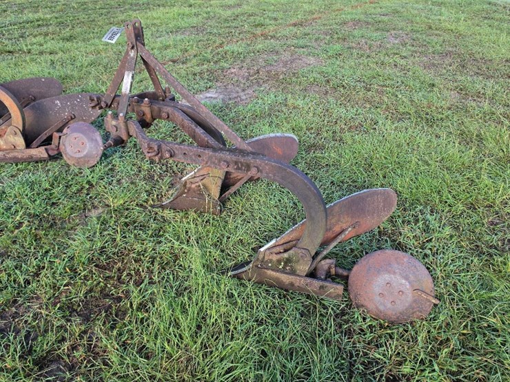 180---massey-ferguson-2-row-bottom-plow-image-3