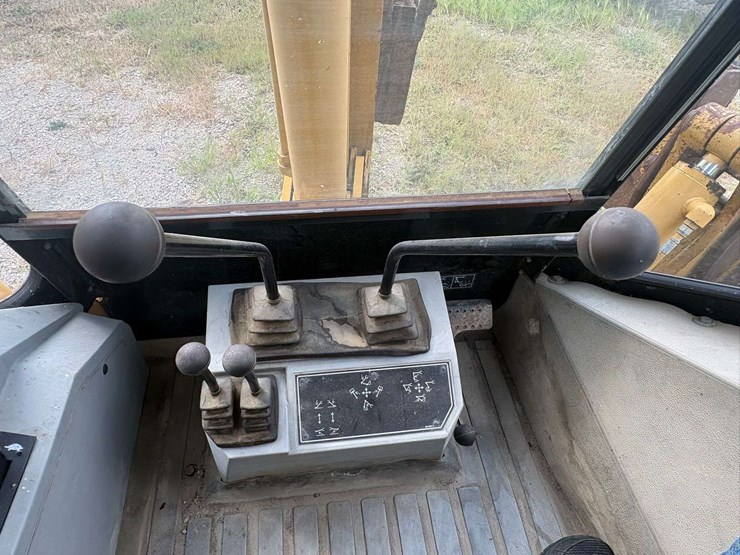 1995-caterpillar-426b-image-63