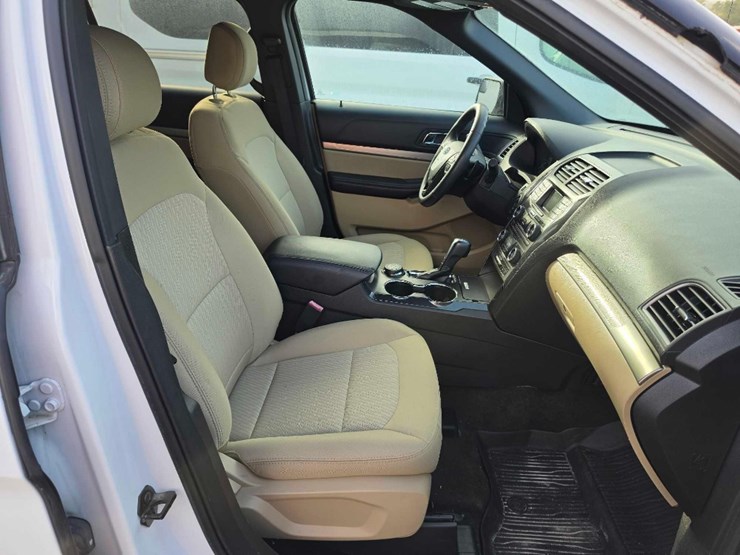 2017-ford-explorer-image-9