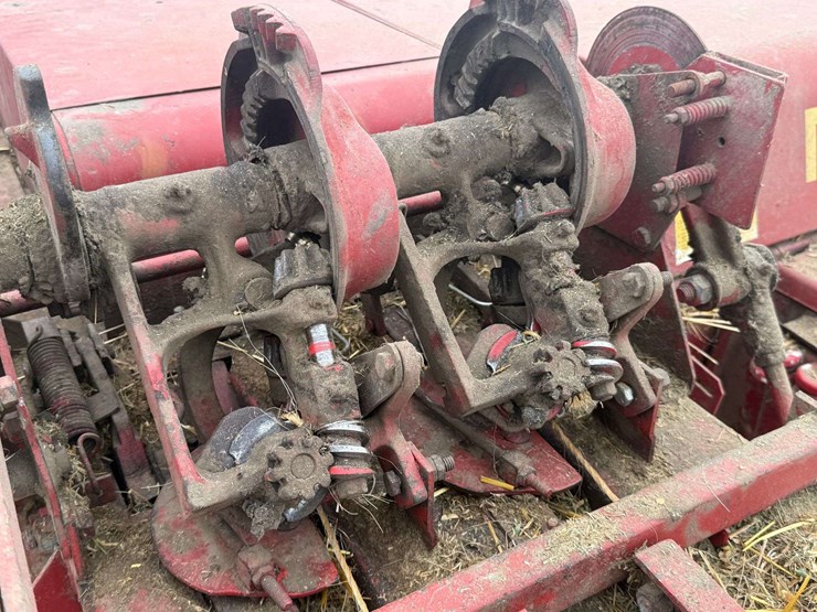 new-holland-273-image-13