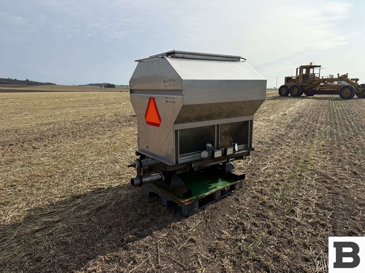 2008-custom-22.5'-air-seeder-image-37