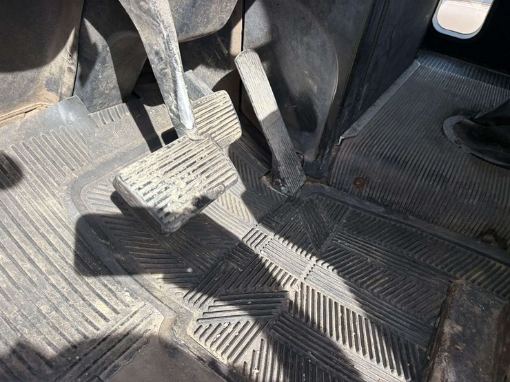 1990-cummins-855-image-32