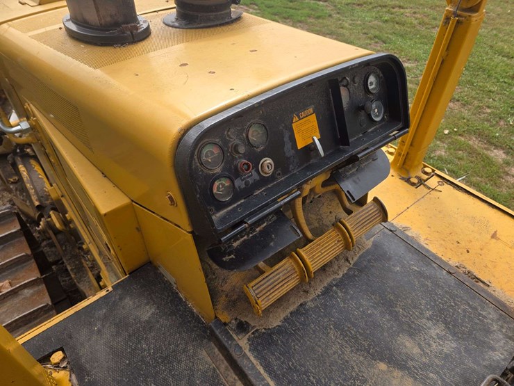 deere-750b-lt-image-36