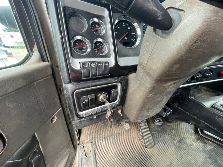 2007-kenworth-t800-image-45