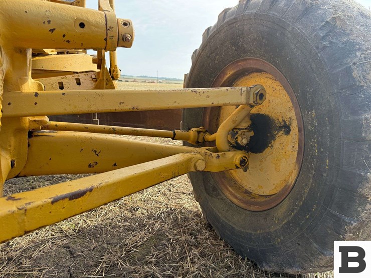 caterpillar-12-image-11