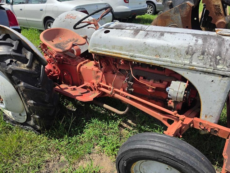1950-ford-tractor-image-5