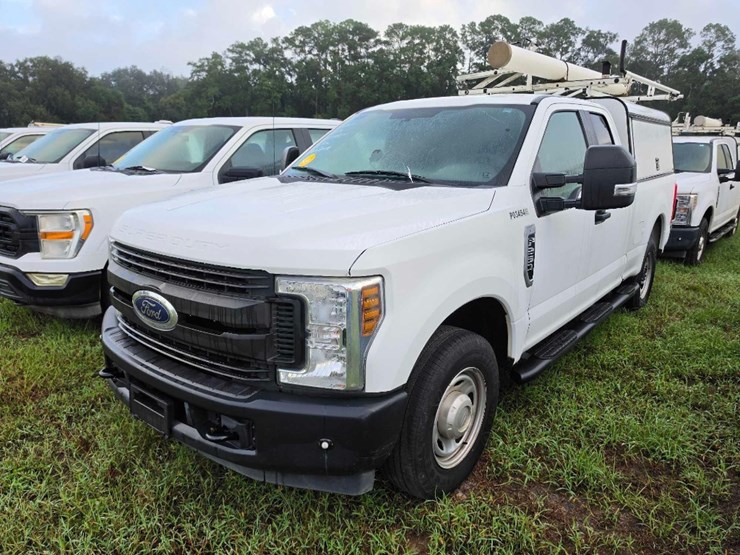 2019-ford-f250-xl-image-3