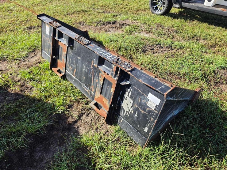 250---kubota-82"-severe-duty-bucket-image-4