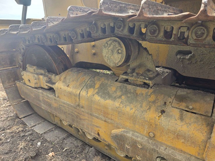 deere-750b-lt-image-11