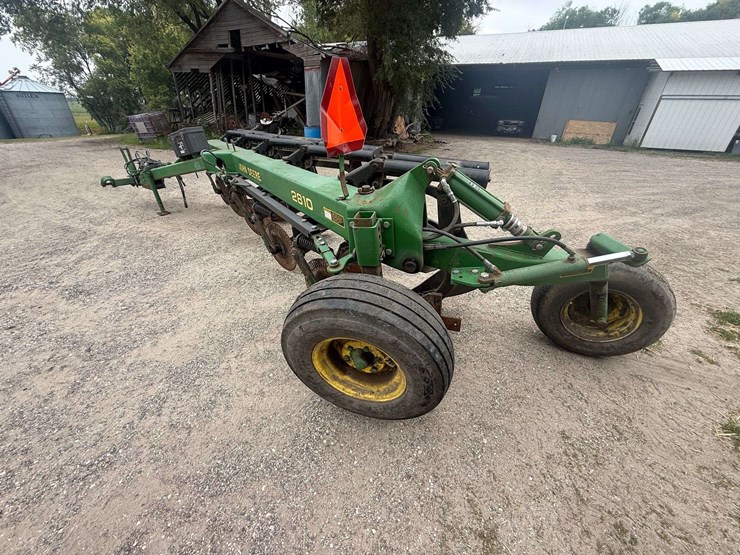 john-deere-2810-image-9