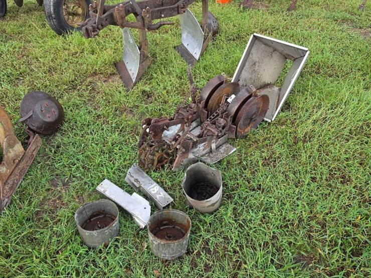 182---1-planter-bin-with-parts-image-2