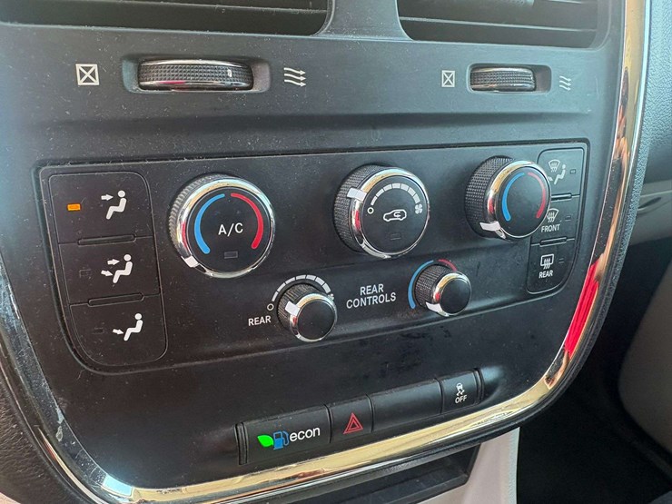 2016-dodge-grand-caravan-sxt-image-36