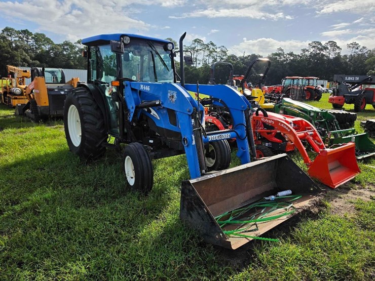 223---new-holland-tn70da-utility-tractor-image-1