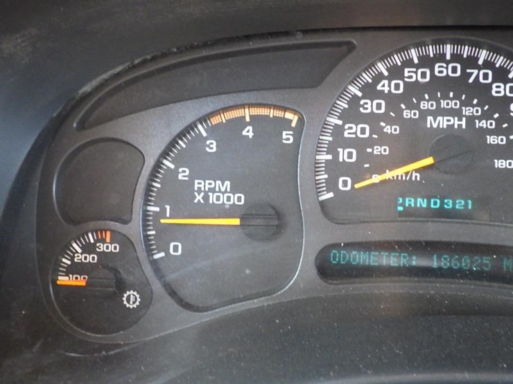 2004-chevrolet-2500hd-image-31