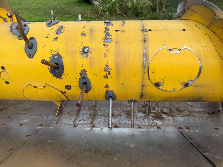 new-holland-73c-image-11