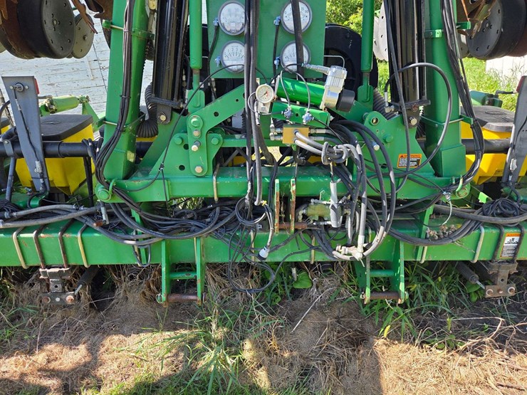 john-deere-1720-image-11