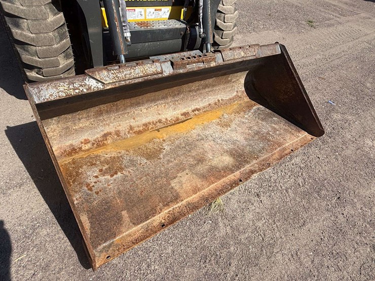 new-holland-l220-image-13